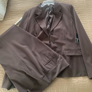 Tahari brown business suit with tags still on